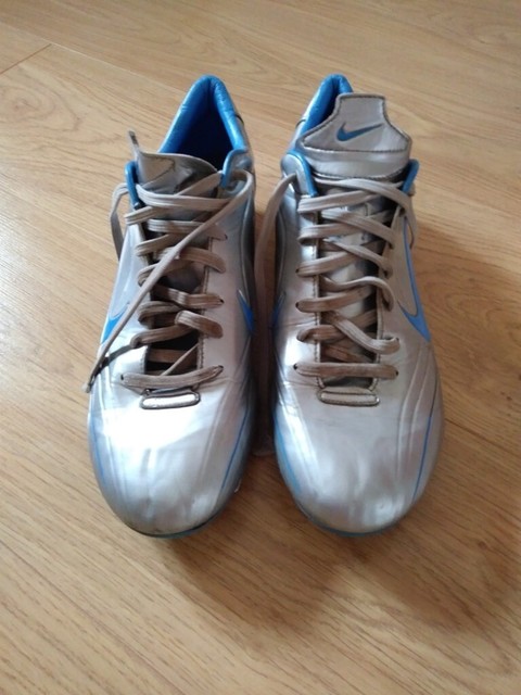 boys football boots size 9